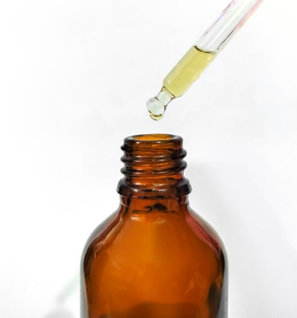 Cannabis Extrakt Bild mit Pipette